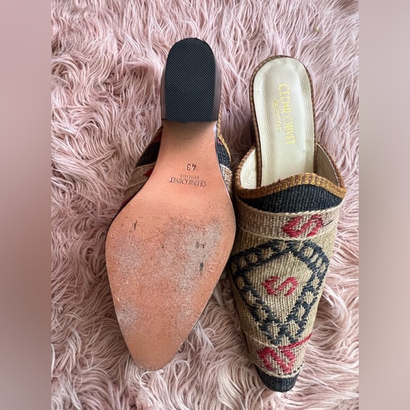 Hand Woven Rug Mule - Picture 3 of 3